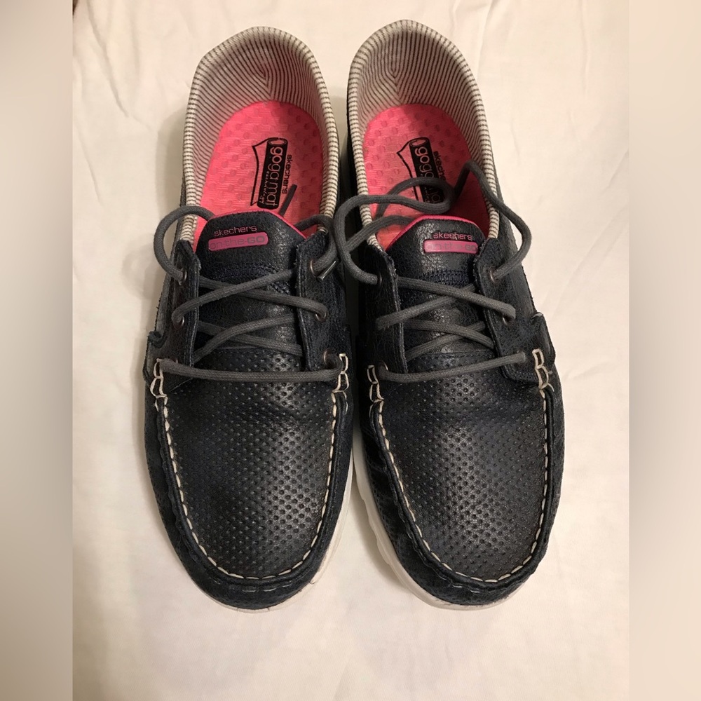 Womens Skechers gently used navy boat shoes size 10W